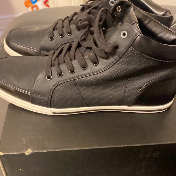 Aldo Men sneakers 
Size :10
Color: black - Picture 4 of 6